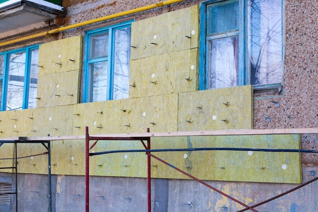 Acasă 75 Ghid pentru reabilitarea termoizolațiilor deteriorate ale fațadelor