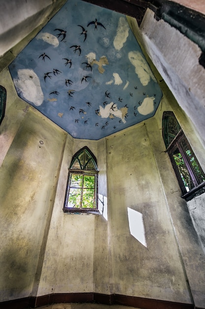 Acasă 53 Provocările zugrăvelilor la înălțime pentru acoperișurile bisericilor